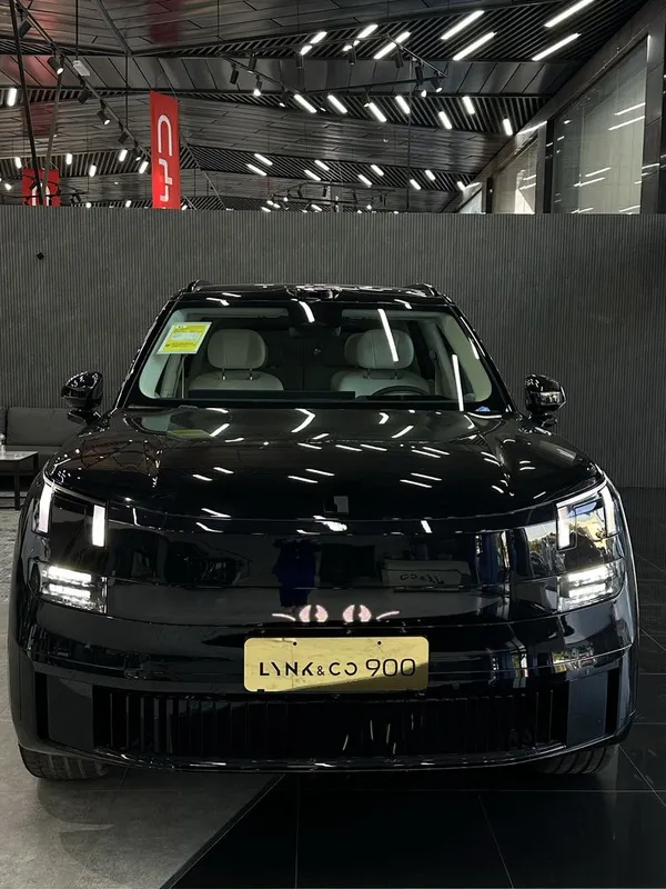 Lynk & Co 900 Ultira 1.5 Turbo