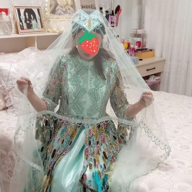 Juda bejirim ansambl hammasi qoʻl ishi 1