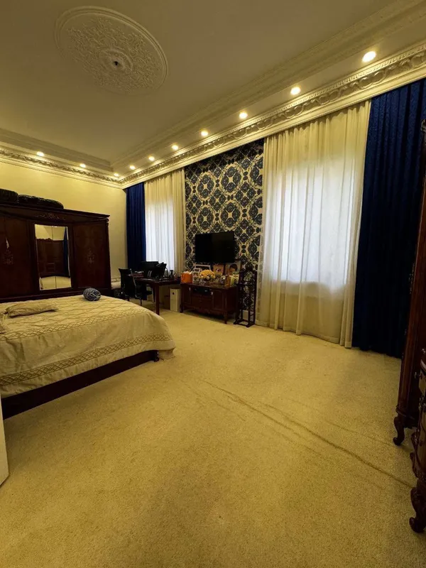 5 xonali kvartira, 380 m2, Yakkasaroy 5