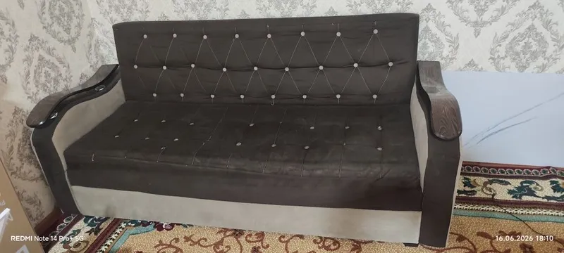 Диван сатылады .