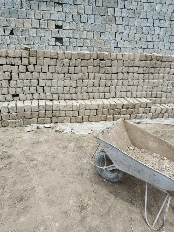 Loy bulok sotiladi Loy bulok sotiladi