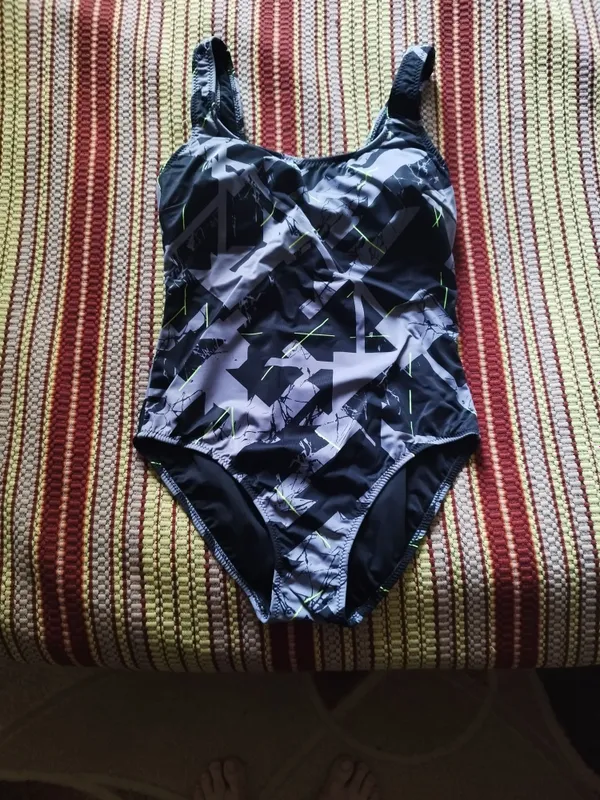 Продам купальник