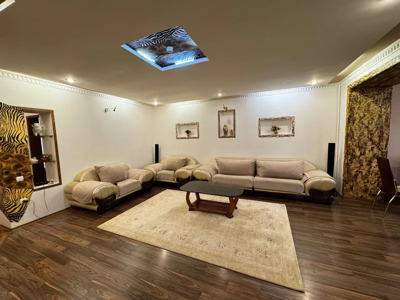 3 xonali kvartira sotiladi, 80 m², 2/4 (g‘ishtli uy), Mirzo-Ulug‘bek tumani 2
