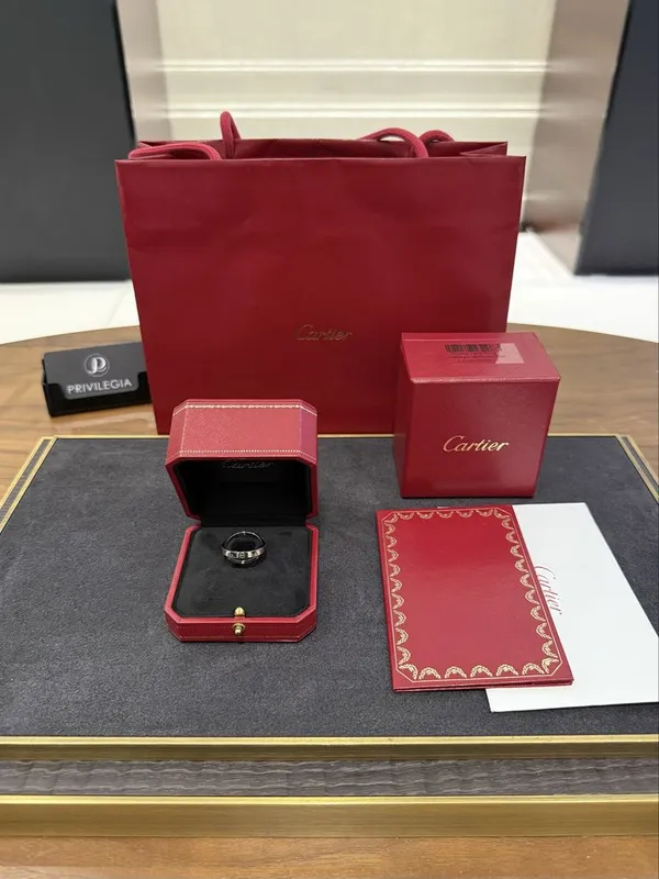 Кольцо с бриллиантами Cartier LOVE Double Ring 6 Diamonds 4 Кольцо с бриллиантами Cartier LOVE Double Ring 6 Diamonds 4