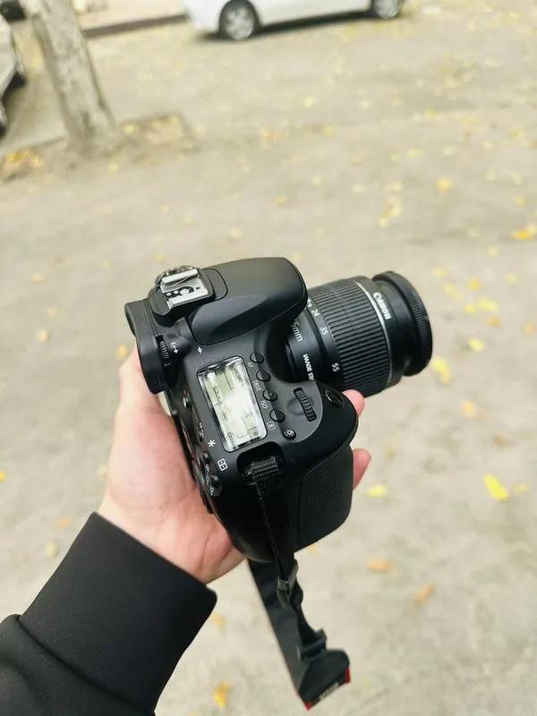 Canon 60D yangi kabi. Foto va video uchun professional kamera 3 Canon 60D yangi kabi. Foto va video uchun professional kamera 3