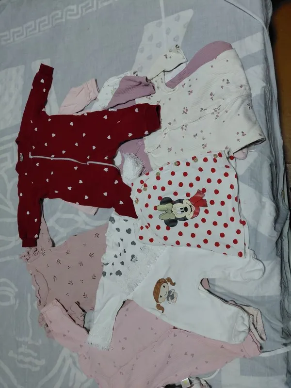 Продам за смешную цену вещи для девочки до годикаа 5