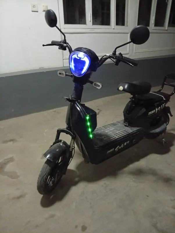 skuter rangi qora sotiladi 1 skuter rangi qora sotiladi 1