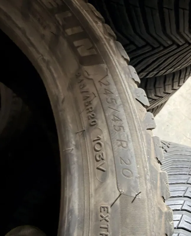 MICHELIN CROSS CILIMATE 2 245/45/20. Есть 2 штуки 2