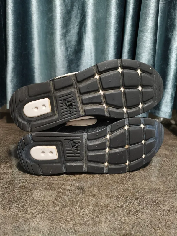Оригинальные кроссовки Nike Venture Runner 7 Оригинальные кроссовки Nike Venture Runner 7