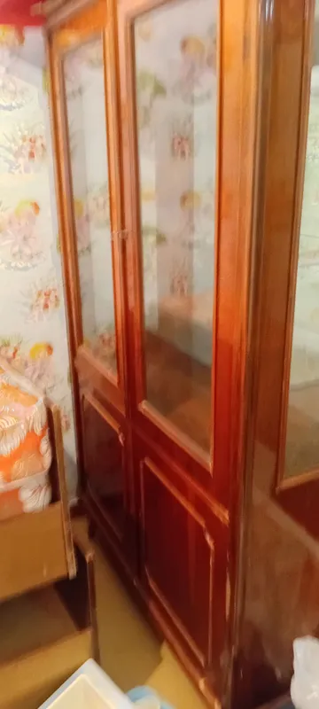 Продается сервант. Цена 500 тысяч.