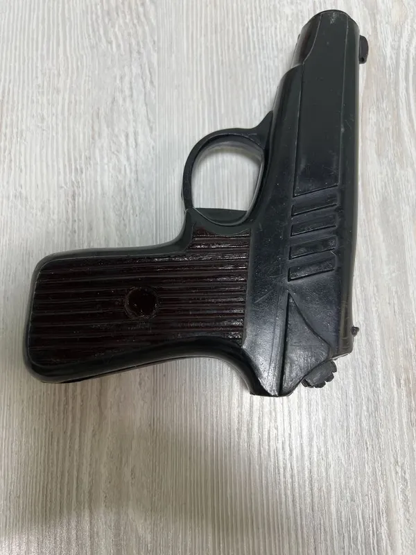 Plastik pistalet makarov maketi 2 Plastik pistalet makarov maketi 2