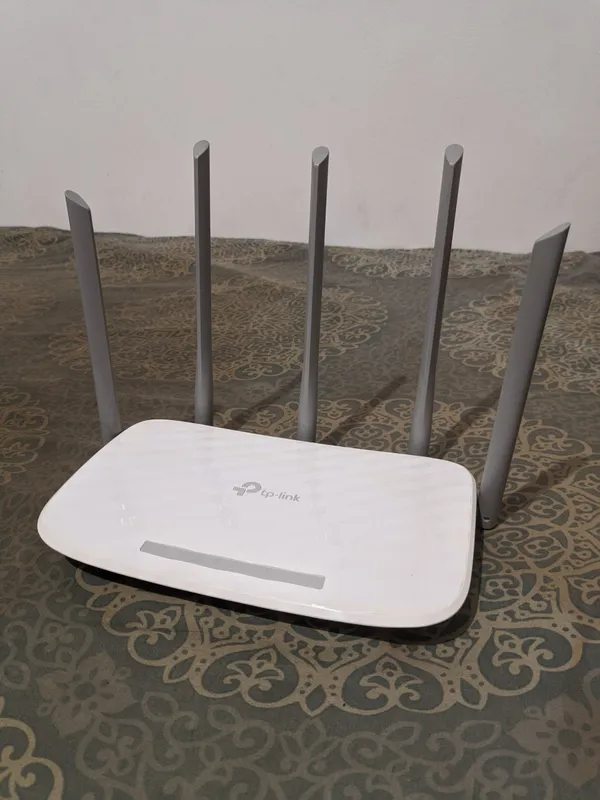 Router TP-Link Archer C60. OpenWrt. Wi-Fi router. 6