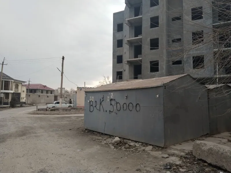 Гараж сотилади холати яхши нархи 500 доллар яна келишамиз