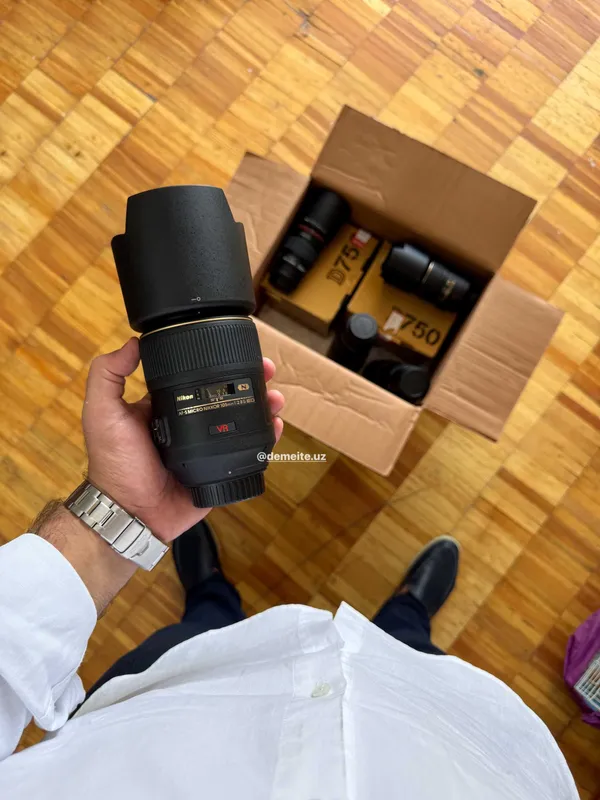 Nikon 105mm Macro AF-S VR f2.8G IF-ED obyektiv.