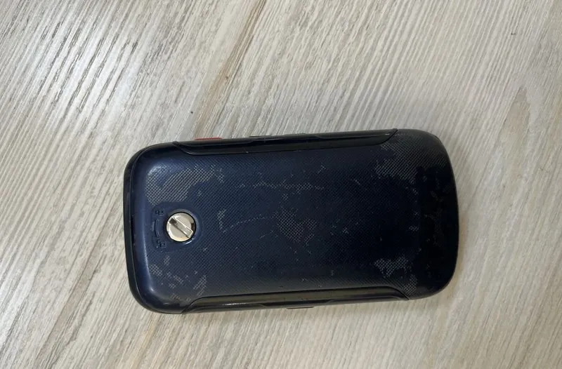 Подержанный телефон Samsung Canvoy 4, работающий в сетях CDMA и GSM 3