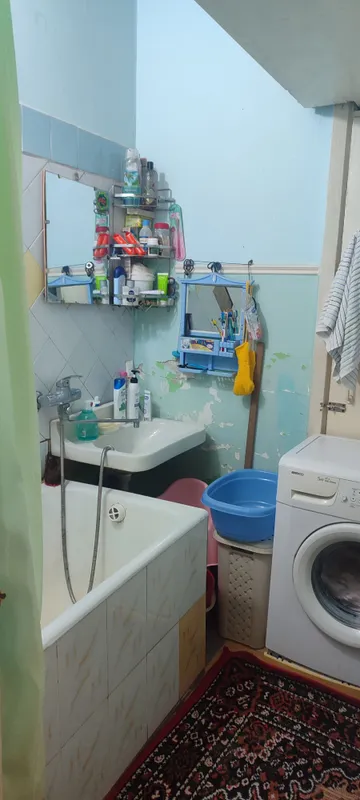 продается 1 комнатная ,Феруза, 2 й этаж,Таксопарк 9