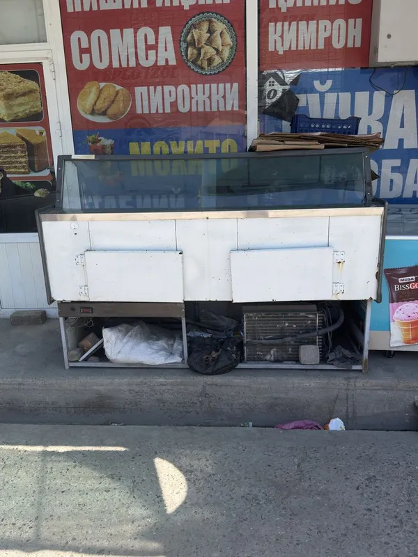Srochna sotiladi vitrina haladilnik 2m 4 Srochna sotiladi vitrina haladilnik 2m 4