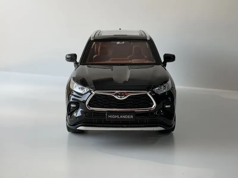 Modelka Toyota Highlander 1:24 1