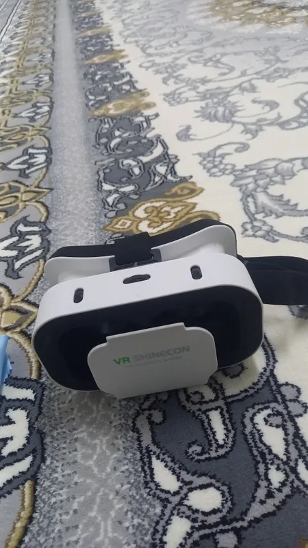 Эти VR-очки используются с телефоном 3 Эти VR-очки используются с телефоном 3