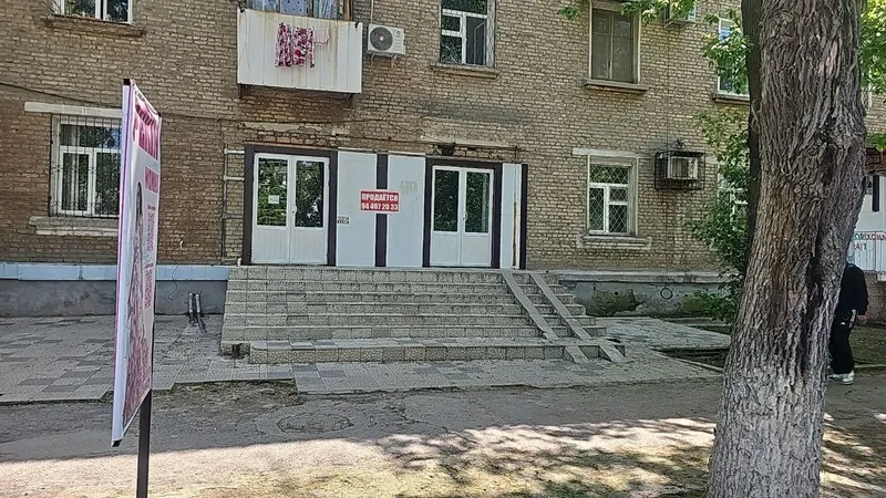 Срочно продается 3 комнатная квартира. Этаж 1. Вдоль дороги. — фото 5