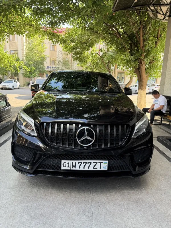 Мерсадес GLE 400 сотаман
