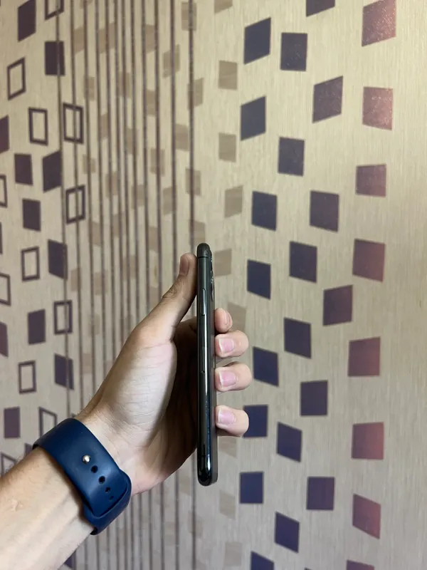 Идеальный iPhone 11 Pro, вакуумный 3 Идеальный iPhone 11 Pro, вакуумный 3