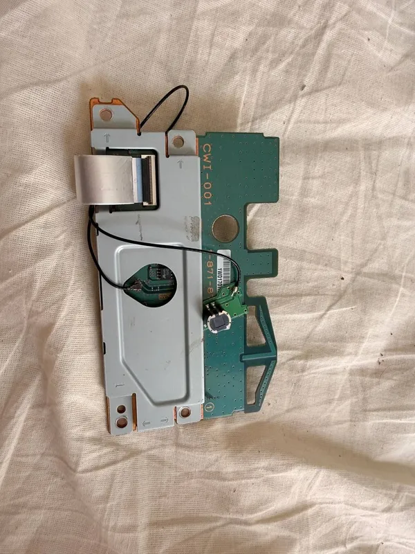 PS3 Slim ehtiyot qismlarga (razbor) - privod, korpus, plata PS3 Slim e 3 PS3 Slim ehtiyot qismlarga (razbor) - privod, korpus, plata PS3 Slim e 3
