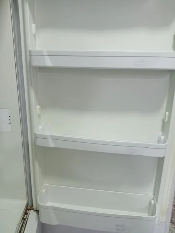 Холодильник Indesit, 2 отделения, хороший вариант 4 Холодильник Indesit, 2 отделения, хороший вариант 4