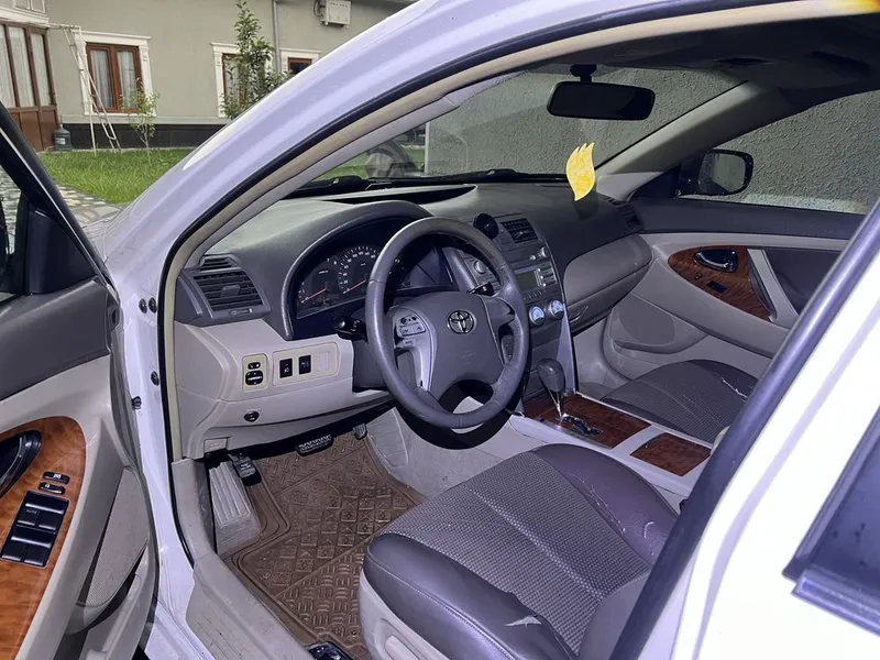 Tayota Camry srochnoo sotiladi aredagayam beriladi — фото 4