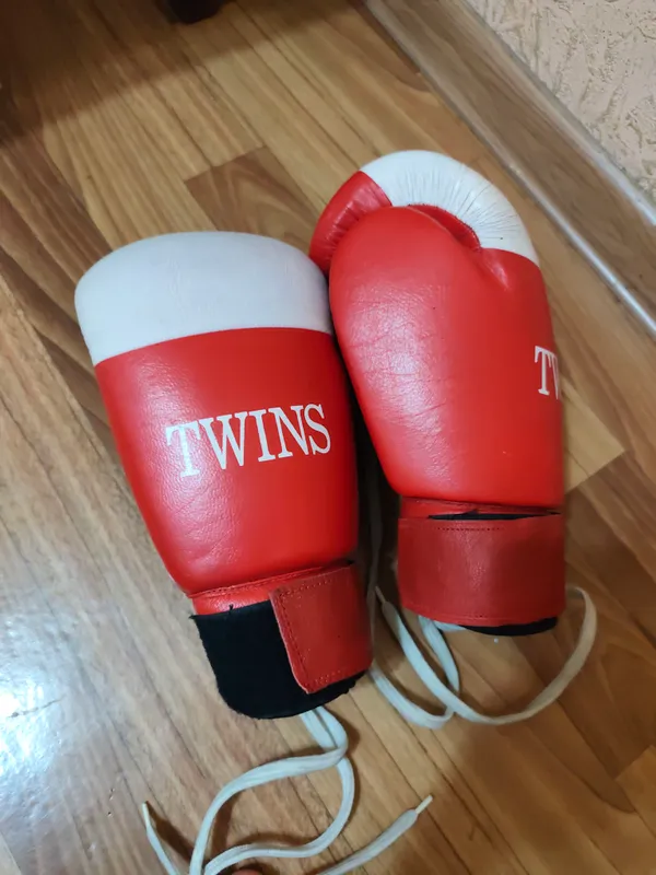 Боксерские перчатки Twins