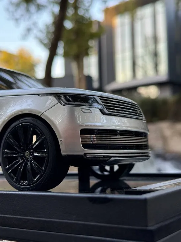 Range Rover 1:18 kolleksion modelcha 3