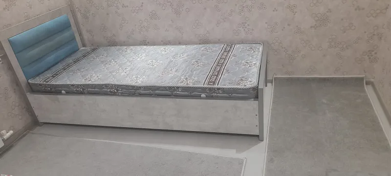 кровать