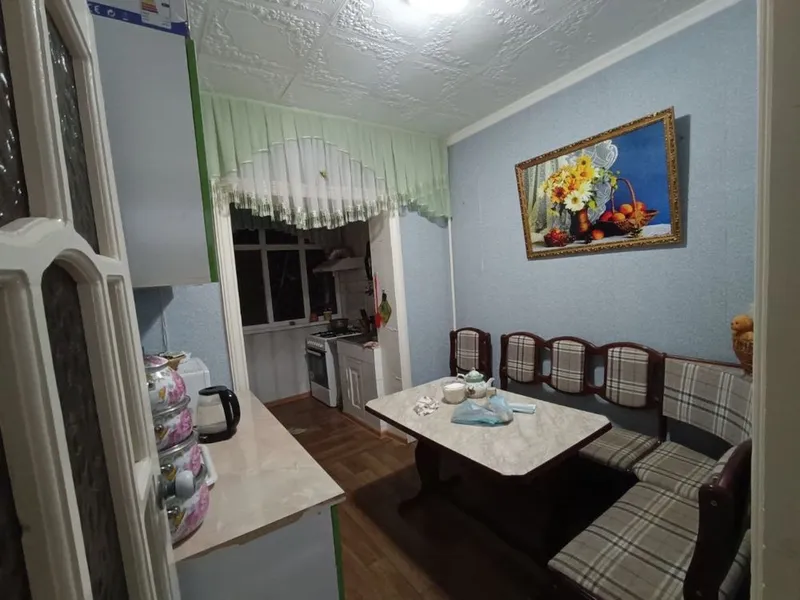 Dom Kvartira sotiladi Termez Akbar oshxona 4 etajli domni,4 chi qavati 1