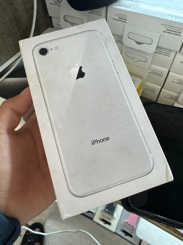 IPHONE  8