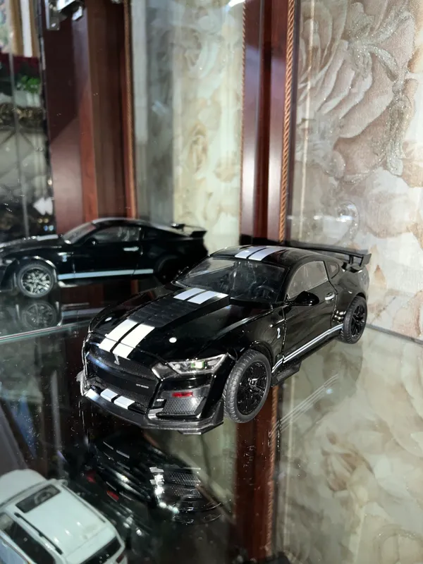 Коллекционные модели Mustang Pagani Huayra Mercede 6