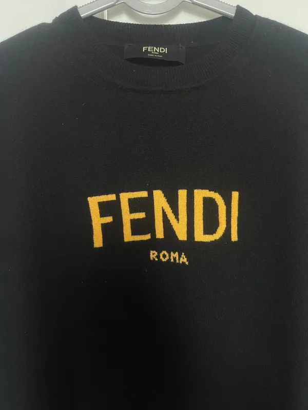 Fendi Roma джемпер шерсть оригинал S/M 2 Fendi Roma джемпер шерсть оригинал S/M 2
