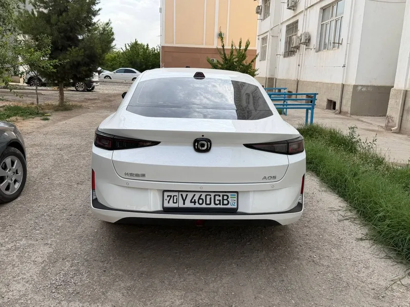 Changan A05 gibrid — фото 1