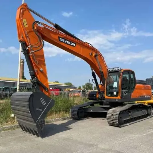 Develon DX320LC gusenitsali ekskavatori sotiladi — yangi.