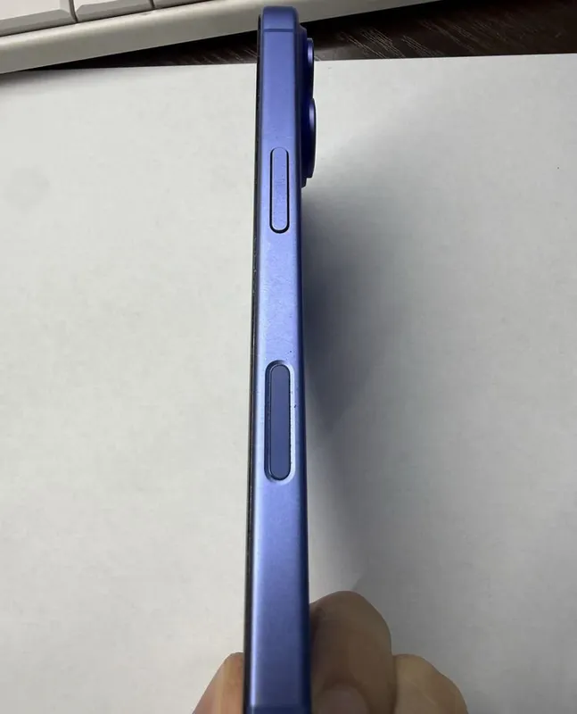 iPhone 16 128 ГБ, ультрамариновый 3