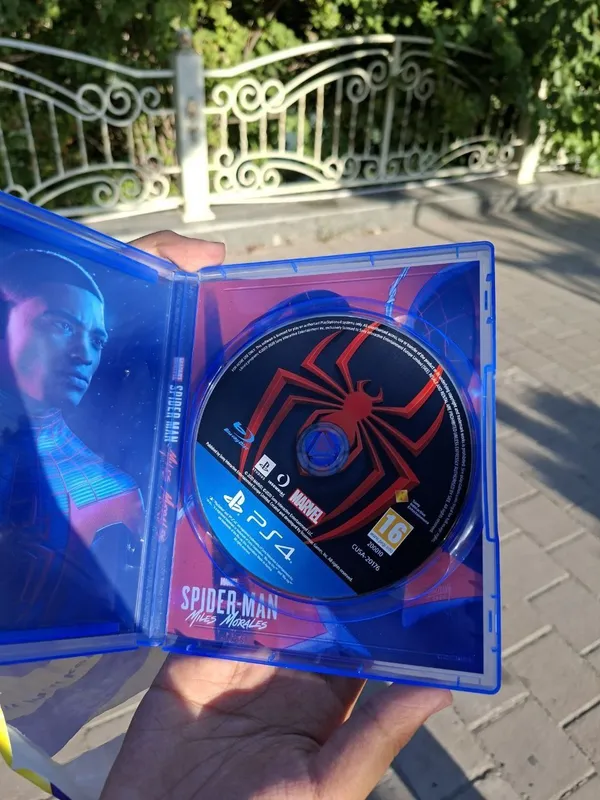 Spider man Disk sotuvda PS4 yaxshi sastoyanada 2