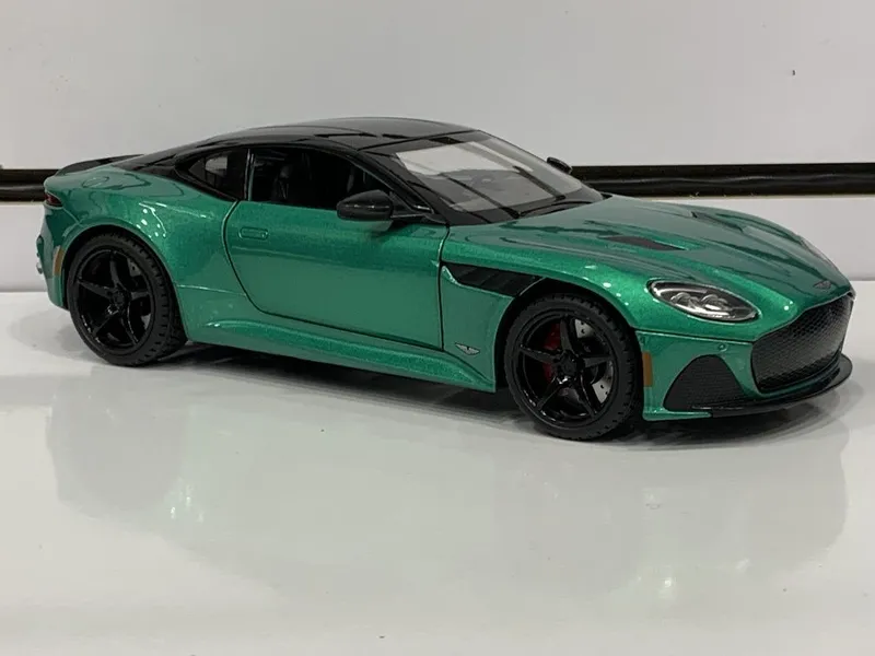Modelka Aston Martin DBS Superleggera 1:24 5