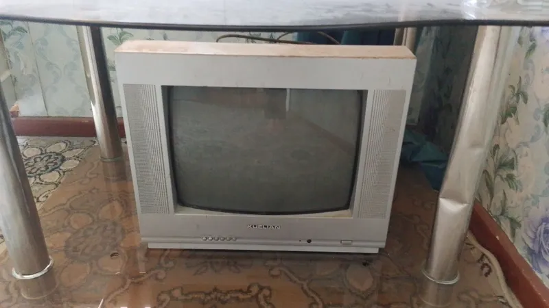 Eski televizor 3 ta 4 Eski televizor 3 ta 4