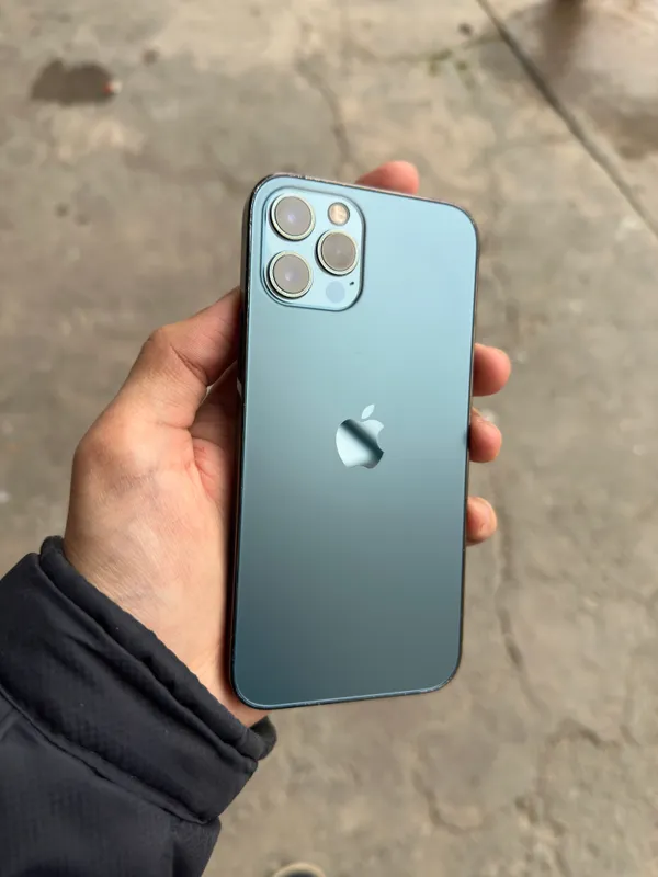 Срочно продаётся iPhone 12 Pro 4