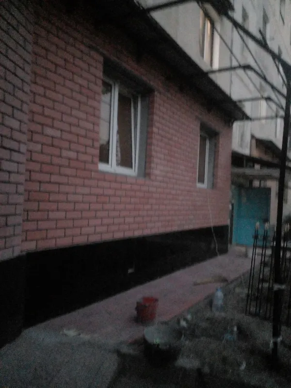 Кладка балкона облицовочный кирпис. G'isht teramiz перегородки тумбы. — фото 6