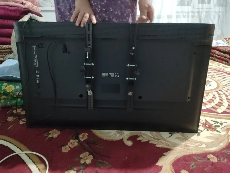 Продам телевизор Roison 43" 4 Продам телевизор Roison 43" 4