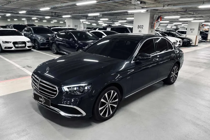 Mercedes-Benz E-Class E300e 4MATIC Exclusive 1 Mercedes-Benz E-Class E300e 4MATIC Exclusive 1