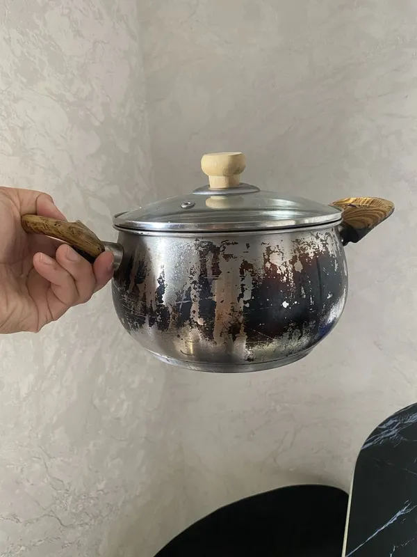 Sotiladi 2.5 litrlik xolati rasmda korsatilgan 30 ming som