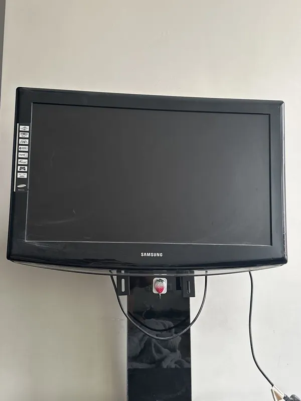 Televizor Patstafkasi Bilan 2 Televizor Patstafkasi Bilan 2