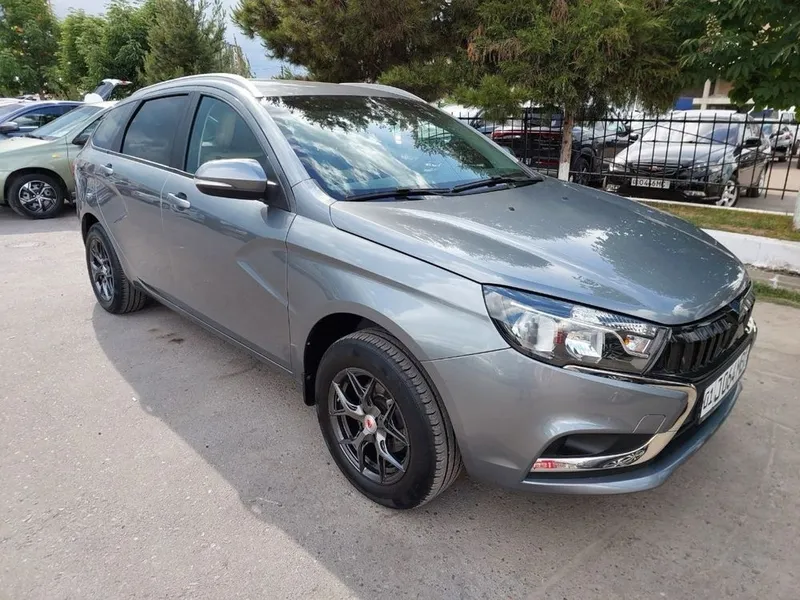 Продается Lada Vesta св 20-го года 1.6 механика одни руки