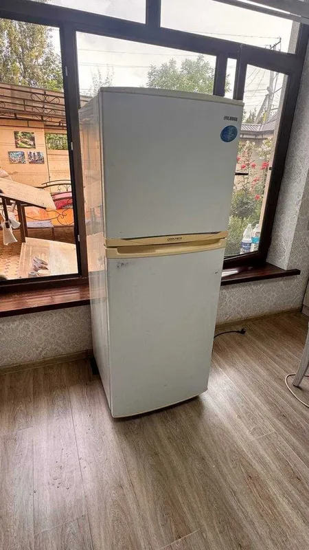 Продам холодильник Samsung в хорошем рабочем состоянии!